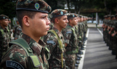 Entrega de boina camuflada aos 170 novos soldados